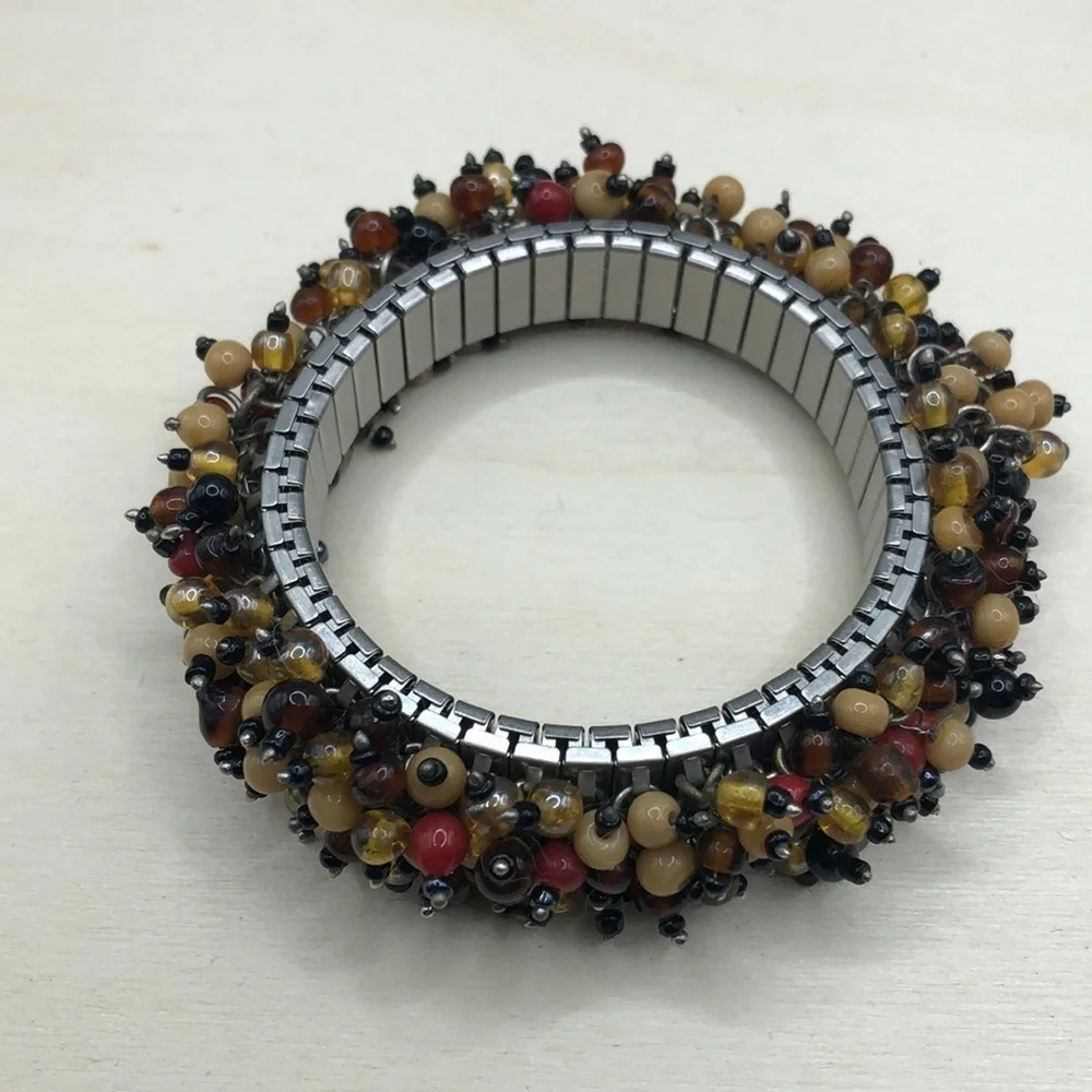 Vintage beaded cha cha accordion stretch bracelet-read.